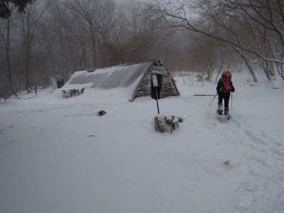 蓮如上人の小屋.jpg (178.71 KiB) 閲覧された回数 9337 回 雪を被った小屋