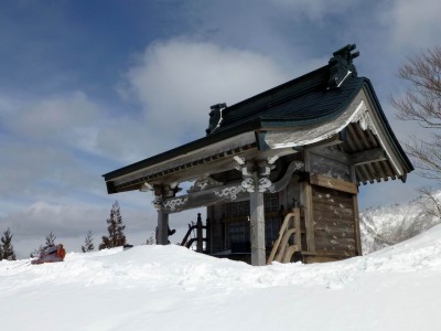 P1010291.JPG (137.61 KiB) 閲覧された回数 3336 回 藤原頼保公の鷲退治の顕彰堂