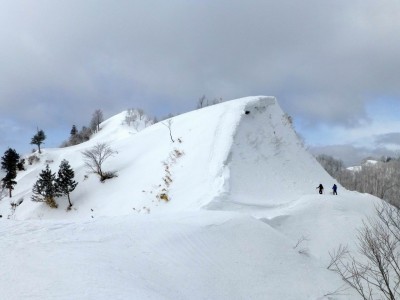 P1010204.JPG (123.08 KiB) 閲覧された回数 3337 回 後続の登山者2名がやってきた