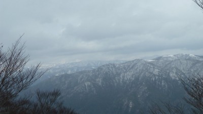 はるか遠くに越美国境稜線