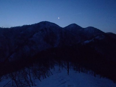 雪山夜間登山
