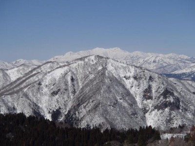 P3170913_640.jpg (47.69 KiB) 閲覧された回数 3353 回 白山をバックに毘沙門岳