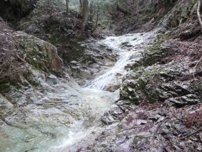 P1020596_1.jpg (91.89 KiB) 閲覧された回数 4425 回 快適に登れる斜滝が続く