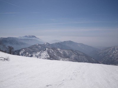 金糞岳山頂から伊吹山方向