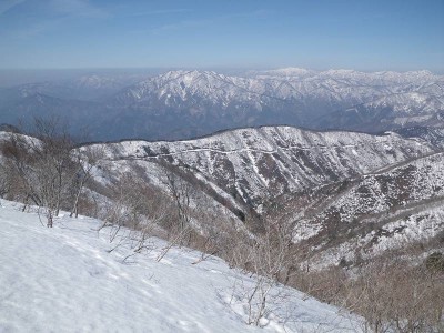 下山に使った尾根と横山岳・三国岳・上谷山・三周ヶ岳