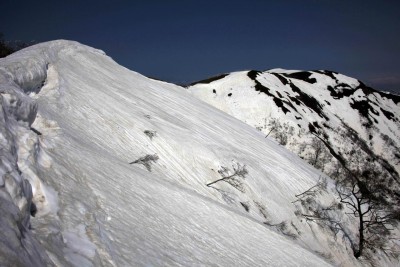 IMG_2770.JPG (193 KiB) 閲覧された回数 6165 回 ロボットピーク手前から国境稜線を望む