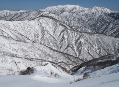 昨年4月8日の画像です、残雪量が全然ちがうでしょ？
