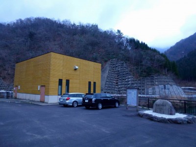 二ツ屋導水施設の駐車地（かなり広いスペースです）