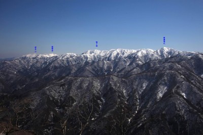 上谷山に登る稜線からの眺望