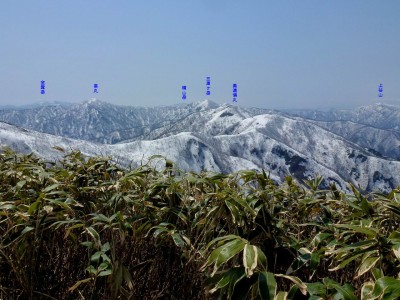 美濃俣丸、三周ヶ岳、上谷山が並んでいる