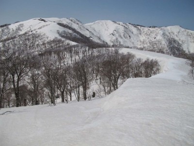 IMG_5119-s.JPG (151.91 KiB) 閲覧された回数 10857 回 栗ヶ岳へ続く稜線