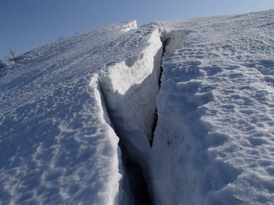 本当の稜線である亀裂から雪庇の先まで悠にニ十ｍ！！