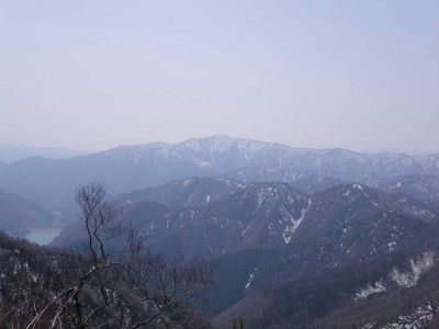 上大須ダムと大白木山