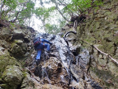 ソウスケ谷を登るシュークリームさん