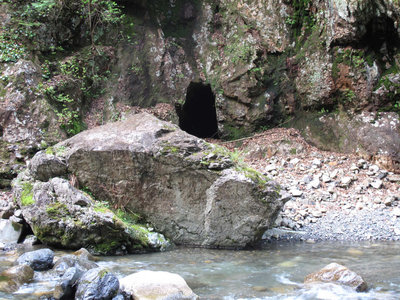 IMG_3787.jpg (178.65 KiB) 閲覧された回数 11493 回 佐目子谷の坑口跡?