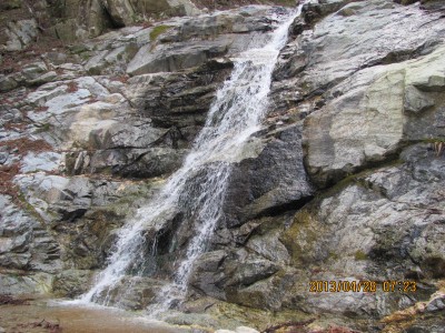 IMG_7242.JPG (500.33 KiB) 閲覧された回数 2777 回 これが最大の滝、3メートルくらいかな?