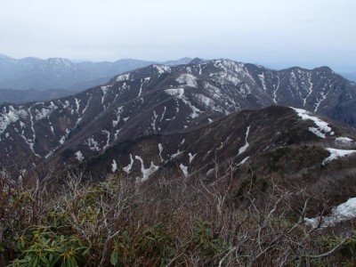 P5041175_640.jpg (60.01 KiB) 閲覧された回数 5154 回 冠山へと向う越美国境