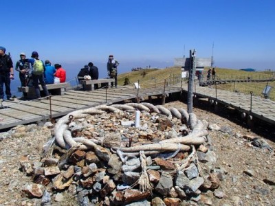 P5050113_512.jpg (57.52 KiB) 閲覧された回数 1989 回 剣山山頂