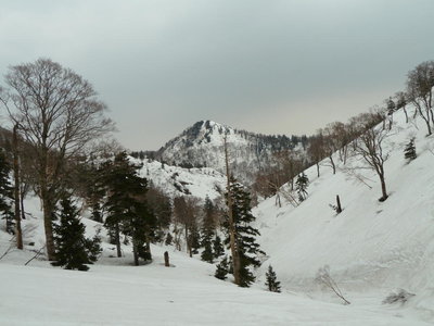 大瀬戸谷源頭からの籾糠山