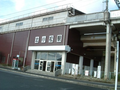 DSCF0001.JPG (341.96 KiB) 閲覧された回数 4742 回 リトル比良の入り口、湖西線北小松駅