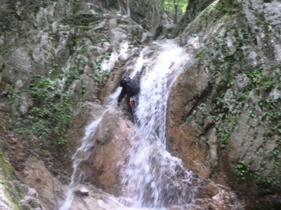 P1030184.jpg (93.82 KiB) 閲覧された回数 3010 回 7m滝をシャワーで登る