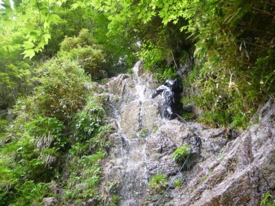 P1030232.jpg (152.88 KiB) 閲覧された回数 3010 回 30m大滝の登攀