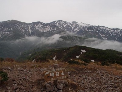 P6020687_640.jpg (44.92 KiB) 閲覧された回数 3419 回 イヤ~やっぱり六月だね、ここから先の稜線には残雪、見えないな~。(^^ゞ