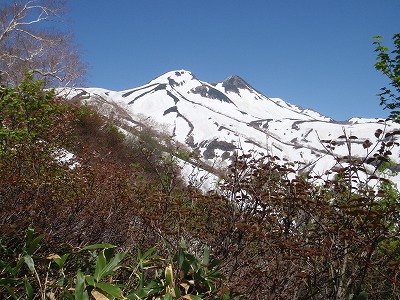 白山本峰が見えだすと小屋は近い