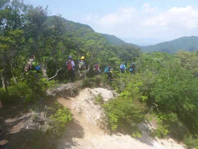 気持ちのよい県境稜線
