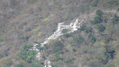 DSC00323.jpg (103.45 KiB) 閲覧された回数 6478 回 Ⅲ群遠望(達磨岩と畳岩)