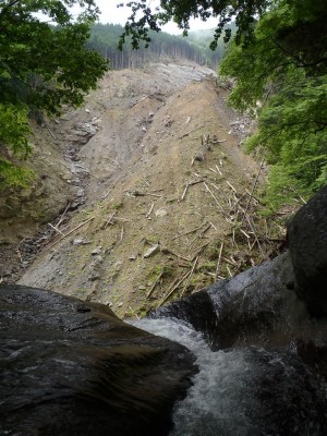 女滝落ち口から崩落を見る