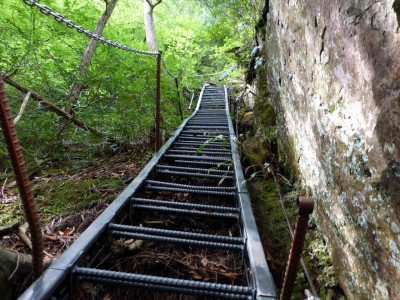 P1020776.JPG (331.5 KiB) 閲覧された回数 3890 回 垂直ハシゴのオンパレードの始まり