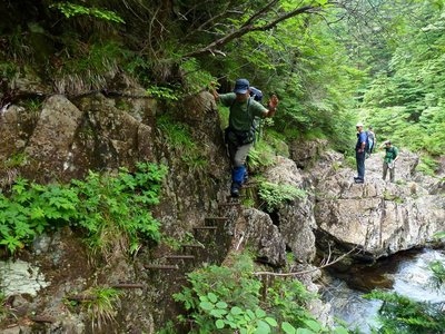 空中回廊を渡る
