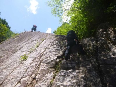 P1030835.jpg (103.19 KiB) 閲覧された回数 3540 回 三俣の15m滝を登る