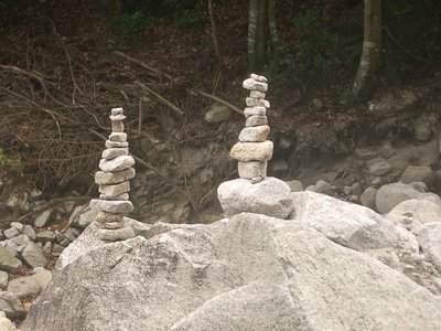 ケルンがあちこちに