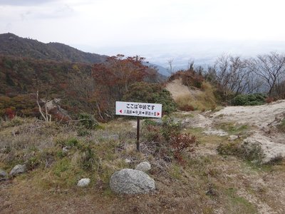 中峠から東を振り返る