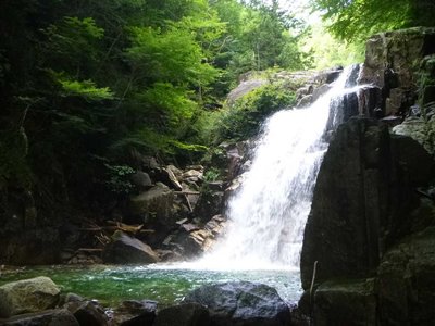 ナメの手前の7ｍ滝