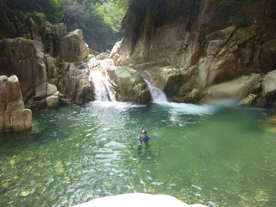 P1030871.jpg (145 KiB) 閲覧された回数 6391 回 ウオータースライダーの滝