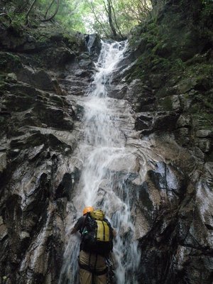 IMGP9270.jpg (432.78 KiB) 閲覧された回数 5886 回 カズラ谷10m滝
