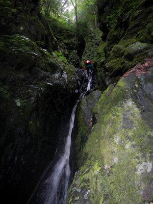 DSCN0149.JPG (128.35 KiB) 閲覧された回数 2549 回 ゴルジュに突入する