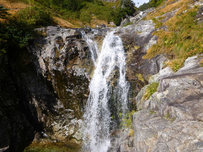 P1040289.jpg (246.1 KiB) 閲覧された回数 5832 回 10m滝 左岸巻き