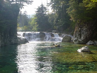 赤木沢出会い付近の幅広滝（本流）