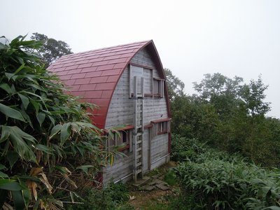 避難小屋.jpg (292.3 KiB) 閲覧された回数 4645 回 2階建てです