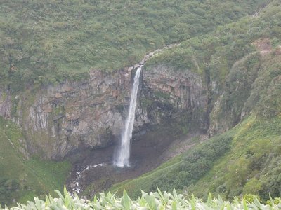 百四丈滝.jpg (329.98 KiB) 閲覧された回数 4653 回 百四丈の滝 その上の台地が魅力的