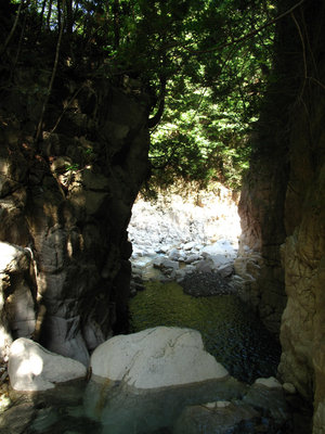 出合滝から神崎川を望む