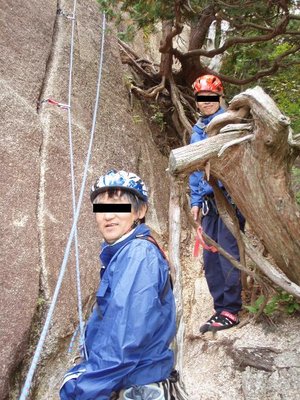 回復したつうさんと後ろで微笑むふ～さん