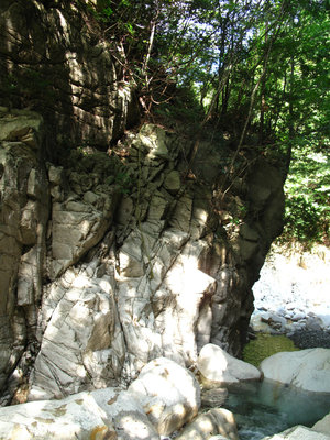 IMG_7513.jpg (680.77 KiB) 閲覧された回数 2907 回 出合の残置ロープ