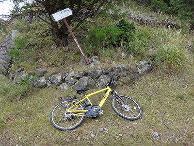 DSC02216.jpg (90.08 KiB) 閲覧された回数 6106 回 林道コース登山道は北の頭へと続く