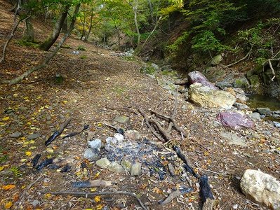 真の谷焚き火跡その１