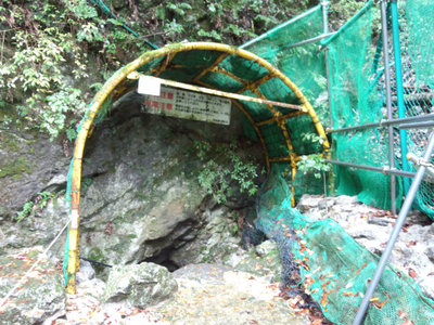 入口は小さいが・・・